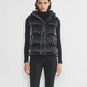 Aritzia The Super Puff Vest Shorty in Black Liquid Shine